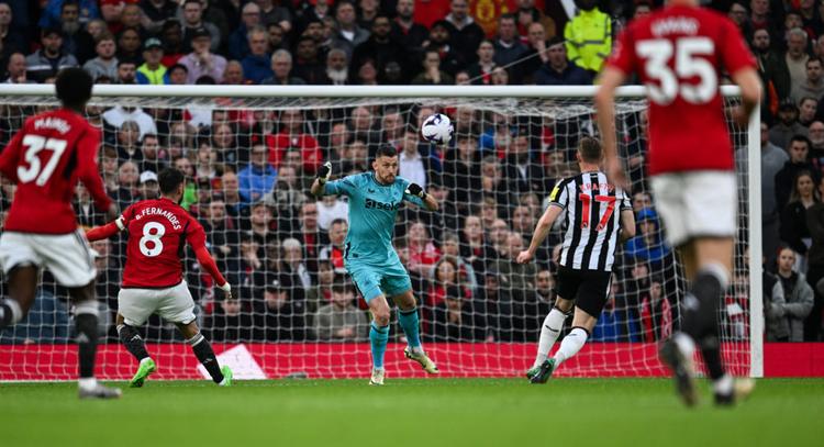 Newcastle United fans have had a lot to say about Martin
Dubravka after Man United loss