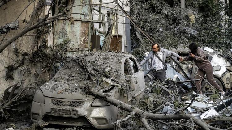Una nueva oleada de bombardeos rusos pone a prueba a Kiev