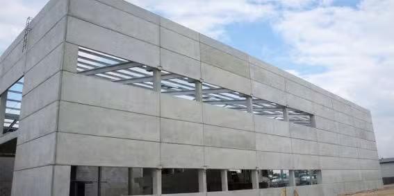 Umidade e maresia: painéis de concreto protegem fachadas no litoral paulista