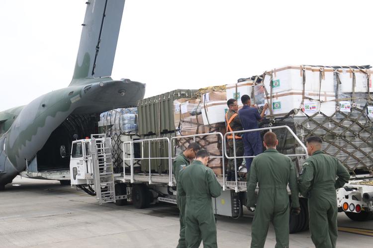 Após terremotos, FAB resgata 13 brasileiros que estavam na Venezuela