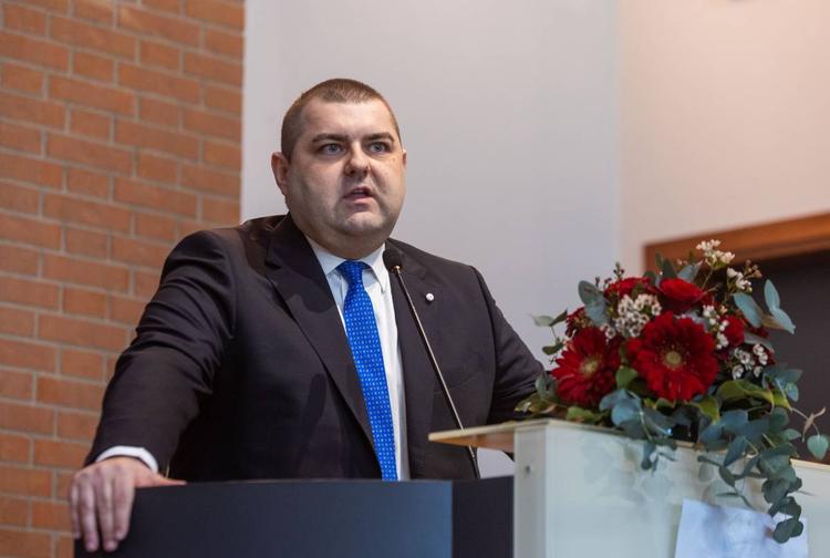 E Tajani convoca il congresso di Fi