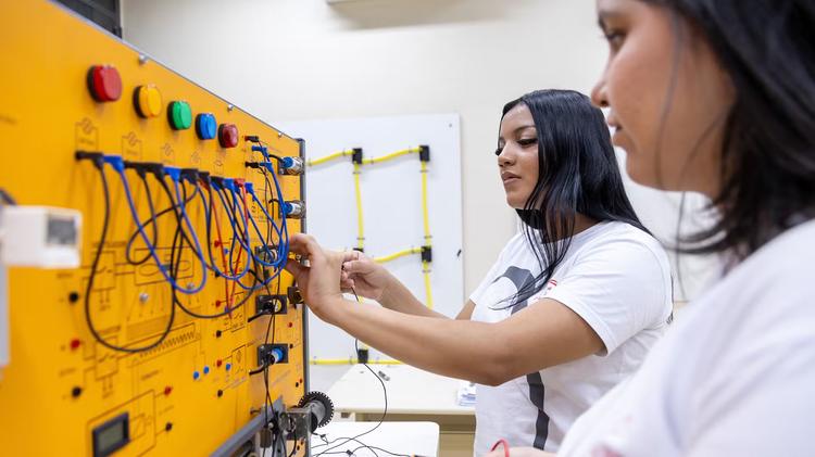 O diploma que o mercado está pedindo (e que a faculdade não dá)