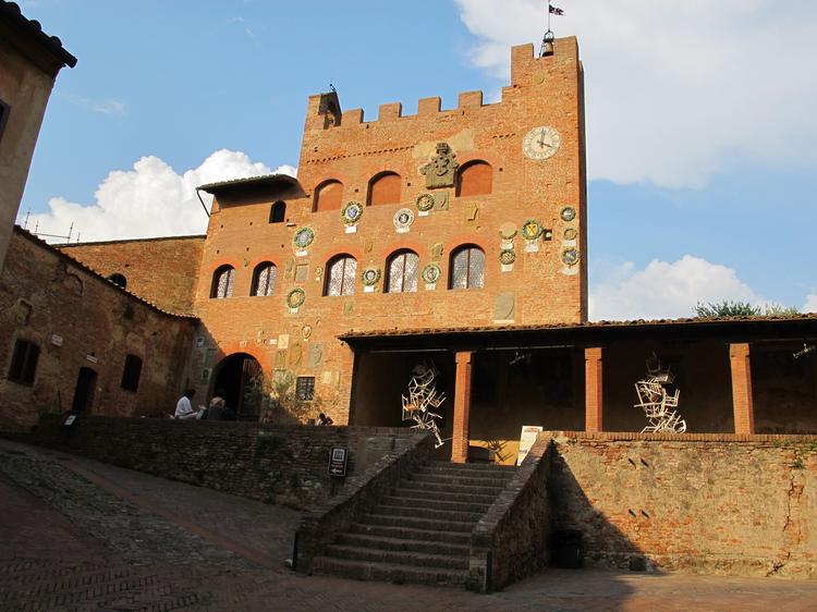 Ferito alla testa con un’arma da taglio, grave 29enne a Certaldo