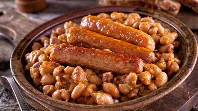 Occitanie : verbalisée de 2 700 euros pour un cassoulet en Australie, la Française et le douanier invités à Castelnaudary
