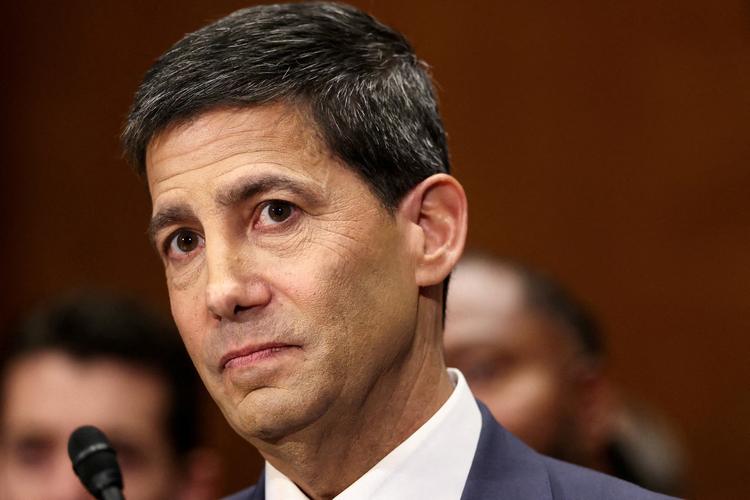 Senado dos EUA aprova Kevin Warsh como presidente do banco central americano