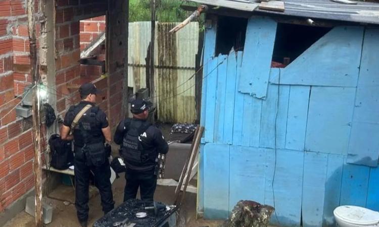 Homem morre e dupla é presa em flagrante por tráfico de drogas em operação na Bahia