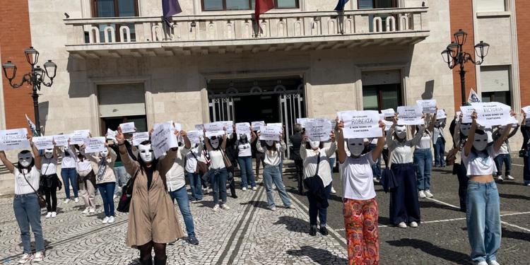 Caso Konecta in Calabria, Confial allarmata: «Cigs in scadenza per 654 lavoratori, chi ha firmato deve spiegare»