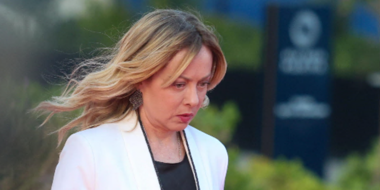 Meloni: "Italia ha conti in ordine". Ma attacca i debiti del passato e incalza l’UE sull'energia: «Serve più coraggio»