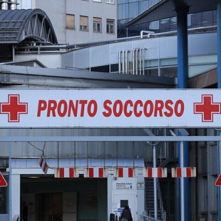 Morto il ragazzo di 11 anni travolto in bici da un camion dei rifiuti