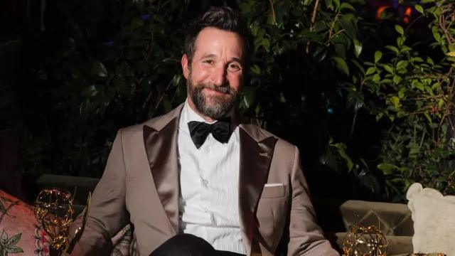 Aos 55 anos, Noah Wyle é eleito o homem mais sexy do mundo pela People