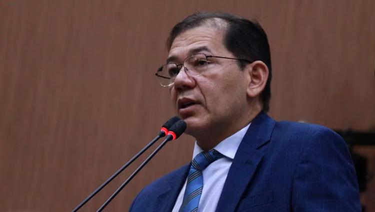 Vereador de Manaus é investigado por suspeita de nepotismo após nomear ex-companheiras