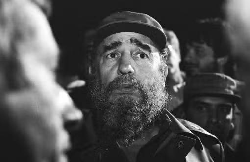 Raúl Castro reaparece em público em homenagem ao irmão, Fidel, em Havana
