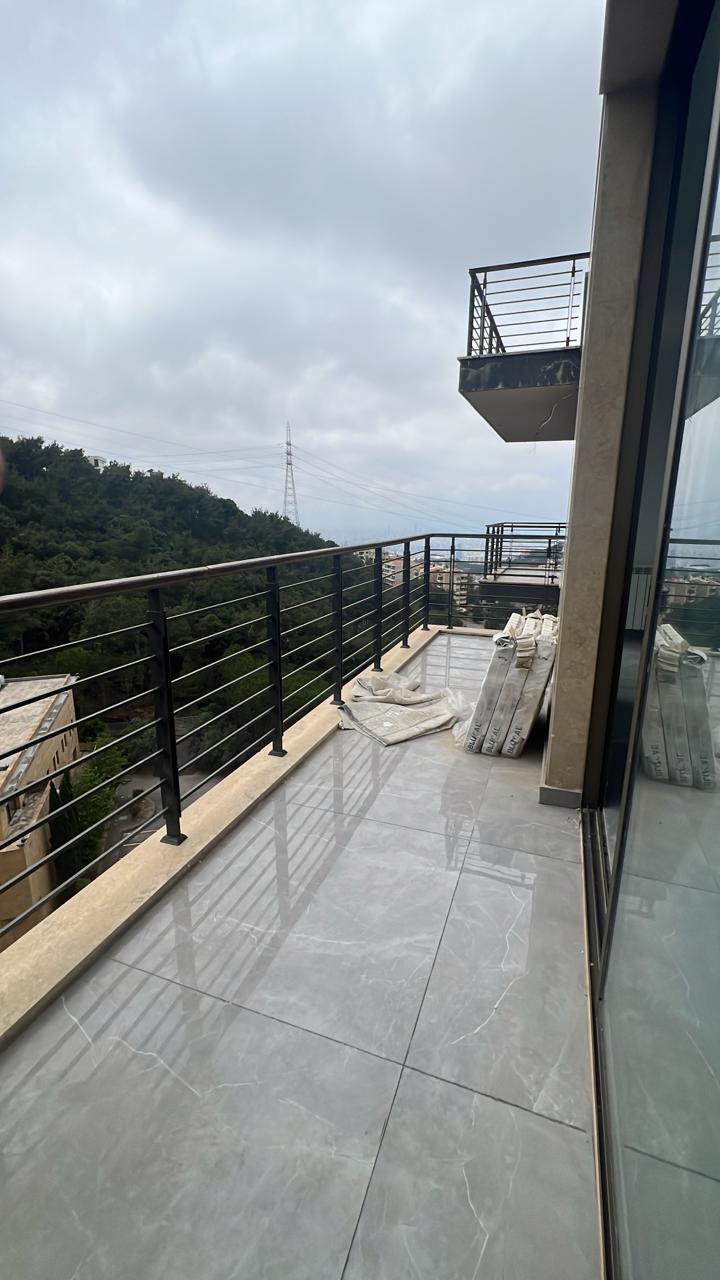 For Sale: Apartment in Ain Najem