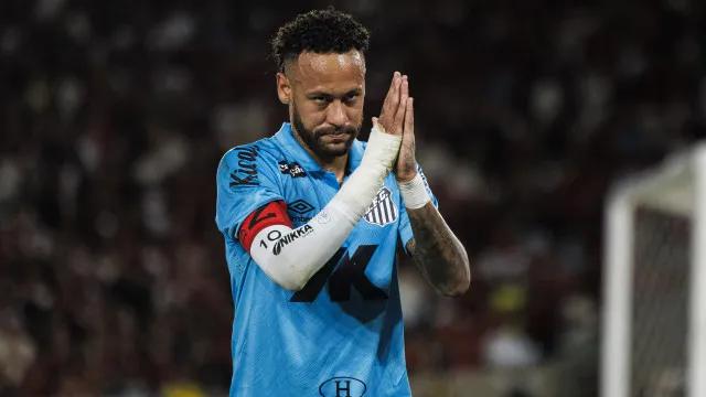 Neymar se despede da Vila antes da convocação de Ancelotti