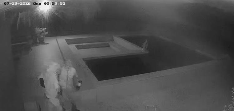 Casa de ex-prefeito de Cabedelo, na PB, é assaltada e documentos são furtados; VÍDEO