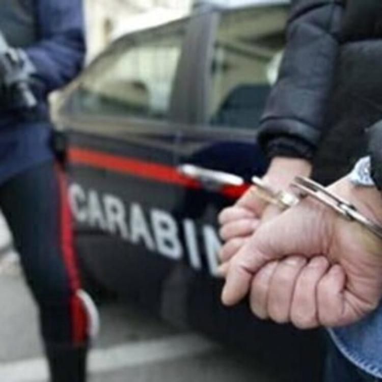 Traffico di droga, estorsioni e armi da guerra: blitz dei Carabinieri a Roma, 7 arresti