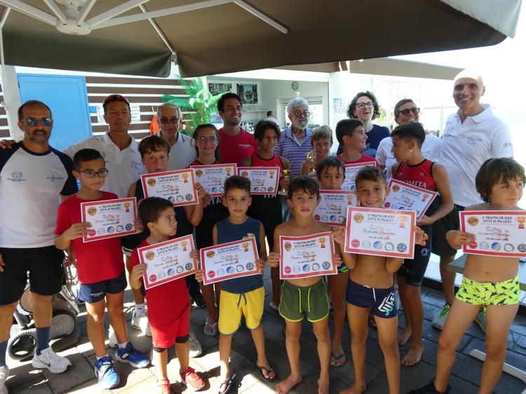 IV Triathlon Kids “Vincenzo Fiasconaro”: sport, entusiasmo e memoria al Lido La Fenice di Milazzo