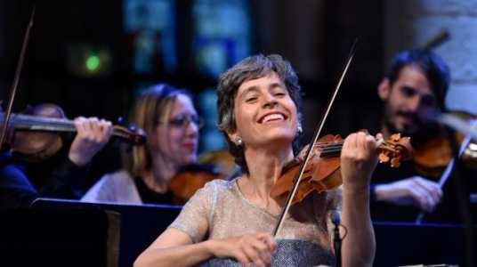 La violinista Amandine Beyer ofereix les “Sonates del Misteri” de H.I.F Biber a la Sala de Cambra, acompanyada de la seva formació Gli Incogniti
