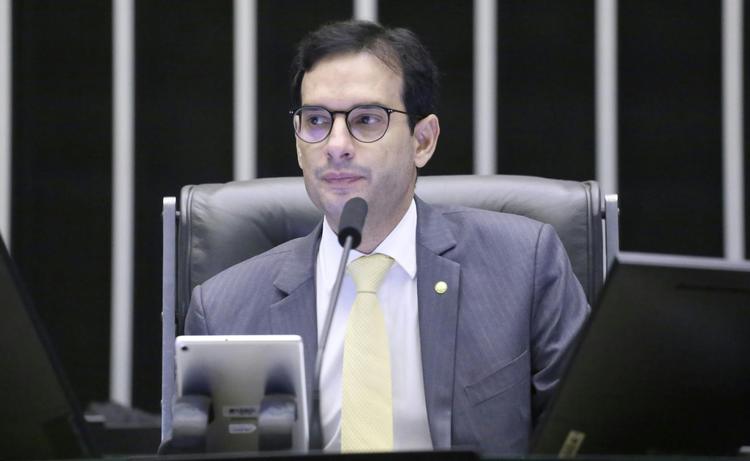 Fim da escala 6x1: relator pretende incluir compensações a setores produtivos no parecer