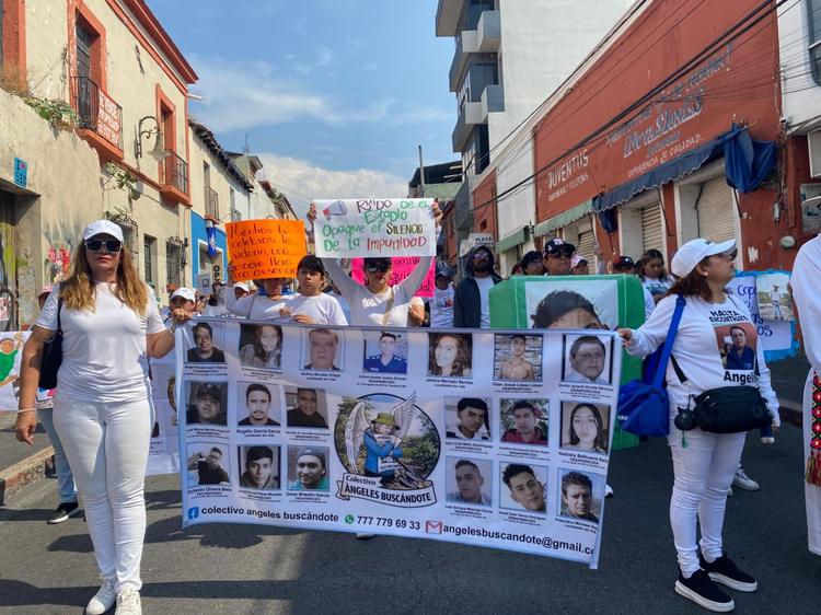 "Nada que festejar": Madres buscadoras de Morelos marchan en el corazón de Cuernavaca