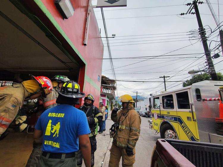 ¡Susto en el 3B! Fuga de gas moviliza a bomberos en Tehuixtla