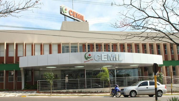 Médico residente atira dentro de hospital no Paraná, fere paciente e é preso após fuga