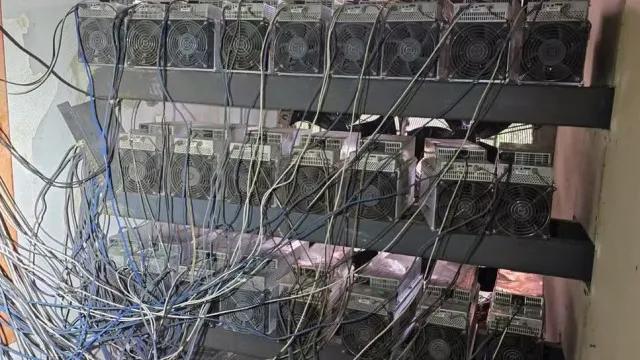 Polícia encontra fazenda clandestina de criptomoedas durante operação contra o CV