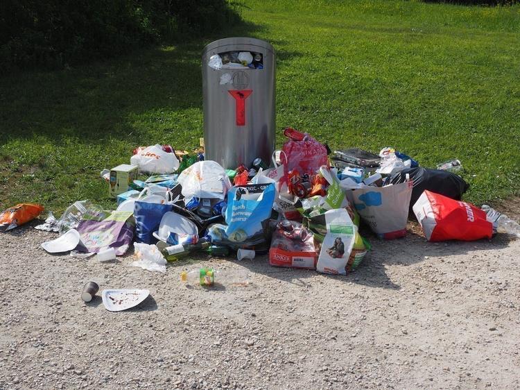 En France, chaque personne produit en moyenne 590 kilos de déchets ménagers par an.