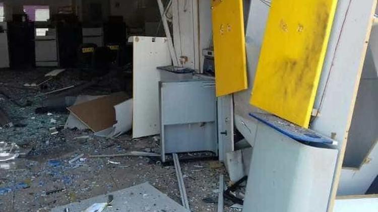 Grupo armado explode agência do Banco do Brasil no interior de Minas Gerais