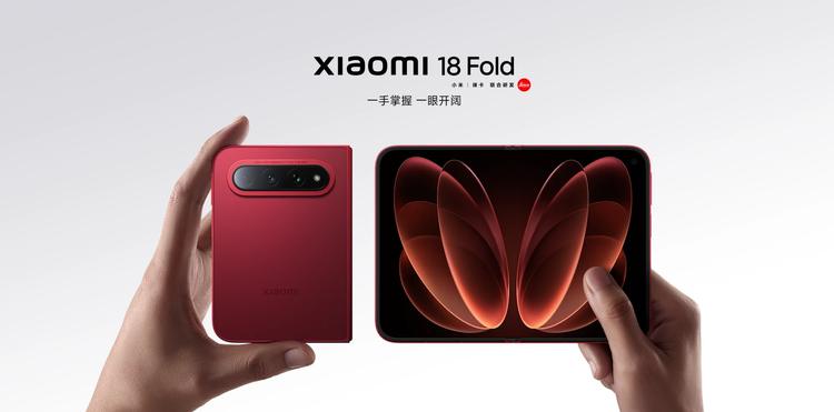 xiaomi 18 fold held in hand
