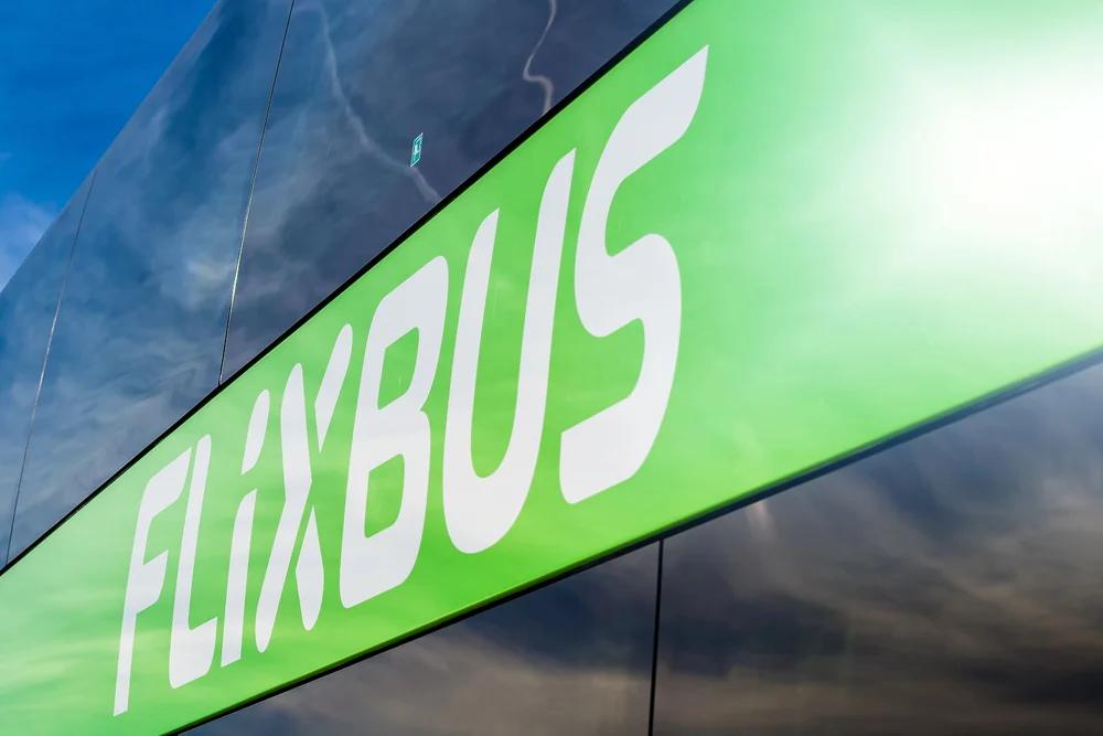 FlixBus potenzia la rete nel Salernitano: nuove tratte estive, sostenibilità e innovazione digitale
