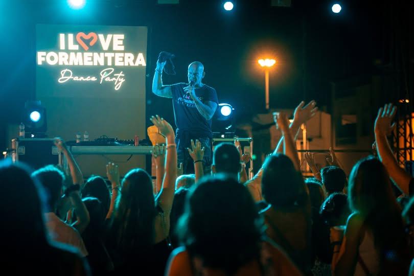 Notte di musica, balli ed emozioni senza fine con I LOVE FORMENTERA!
