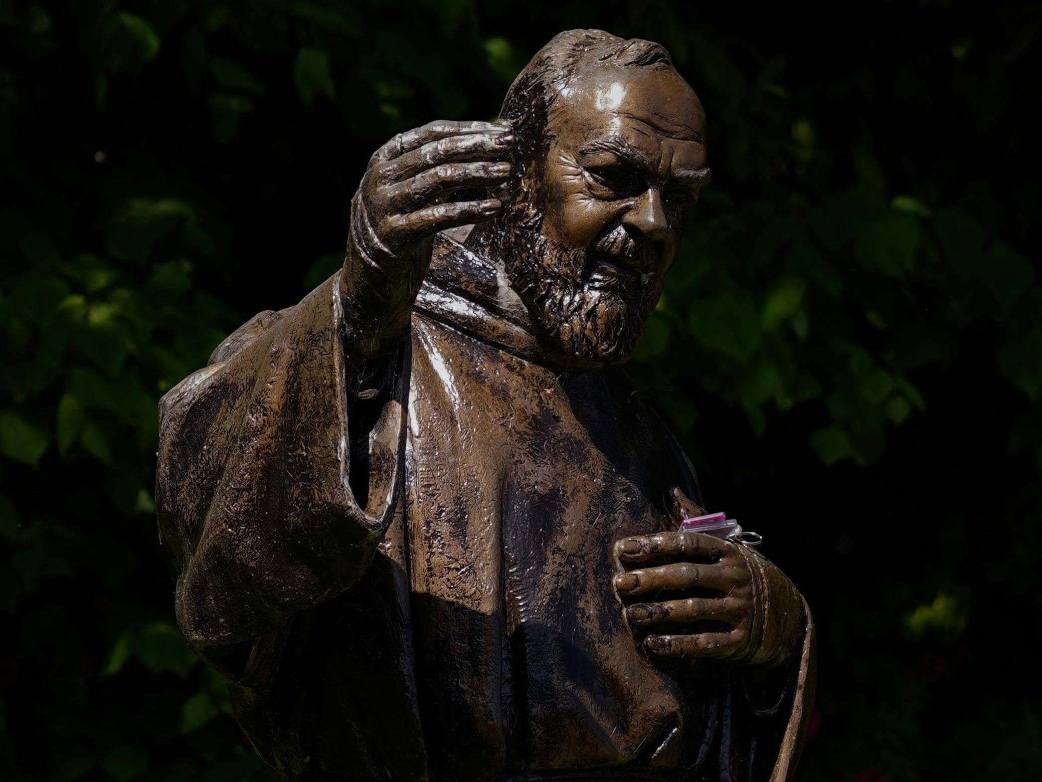 Furto sacrilego a Casal Velino: rubata statua di Padre Pio da una casa privata