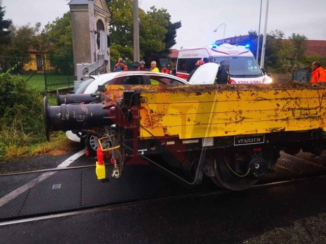 valperga auto contro treno