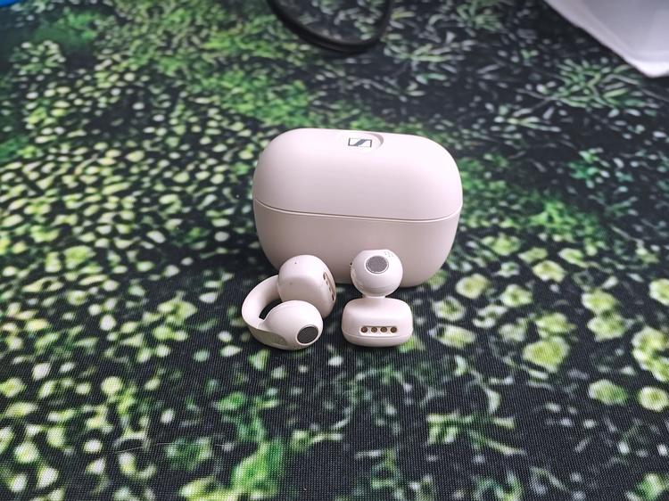 Sennheiser Accentum Clip open earbuds with charging case