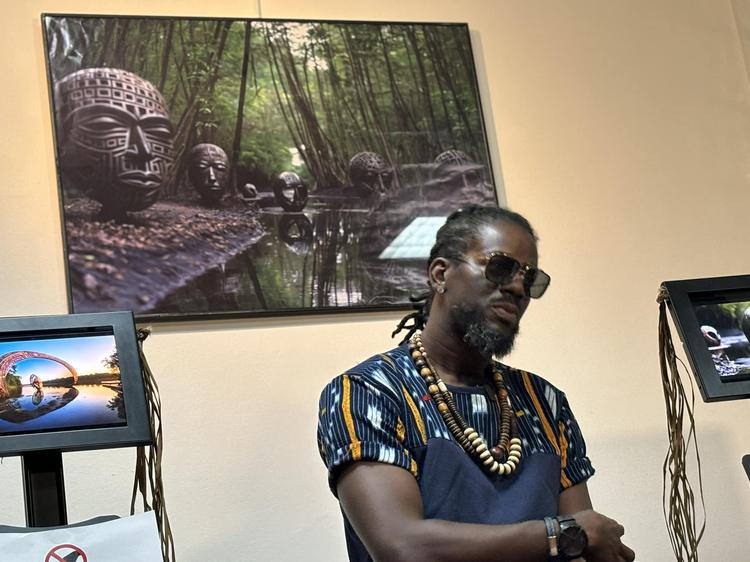 Le rappeur gabonais Lord Ekomy Ndong refait vivre Omar Bongo