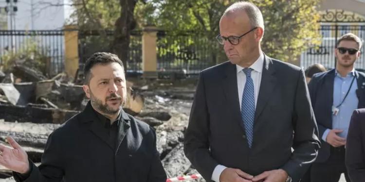Ucraina: Merz a sorpresa a Kiev sotto le bombe, "Putin fermi la guerra"
