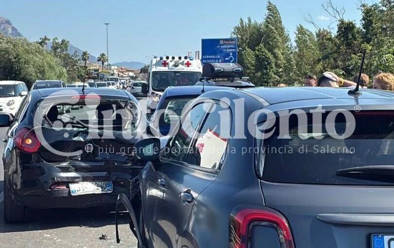 Incidente sulla SS18 a Eboli: tre auto coinvolte, traffico in tilt