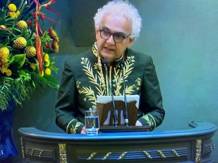 Escritor Milton Hatoum toma posse na Academia Brasileira de Letras