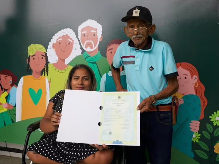 Acreana inclui nome do pai na certidão de nascimento após mais de 50 anos: 'Sonho realizado'
