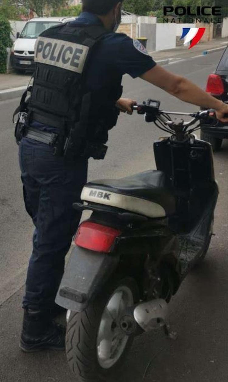Le scooter du suspect a été placé en fourrière 