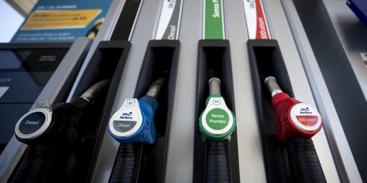 Il taglio delle accise sul diesel prorogato al 10 settembre: pronto il decreto