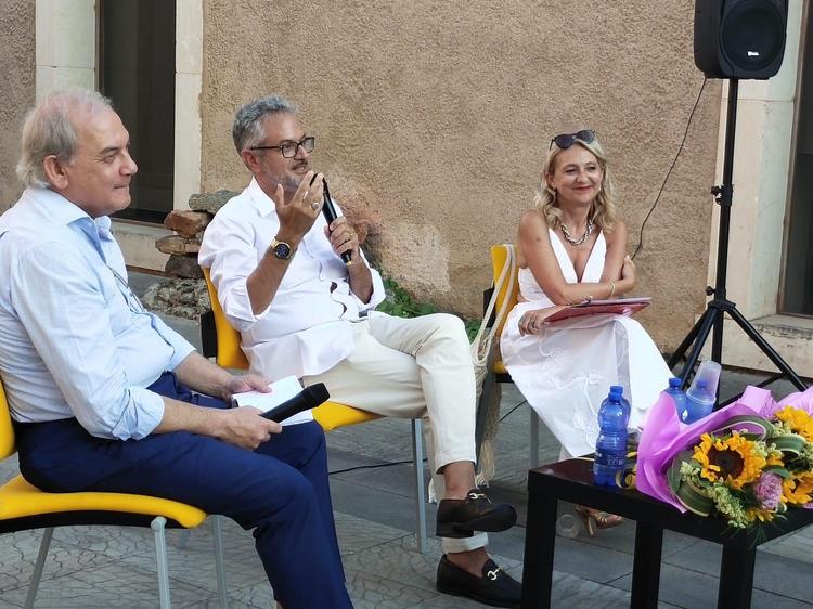 Milazzo, Massimo Raffa ha presentato il libro “Suono” all’Antiquarium Domenico Ryolo