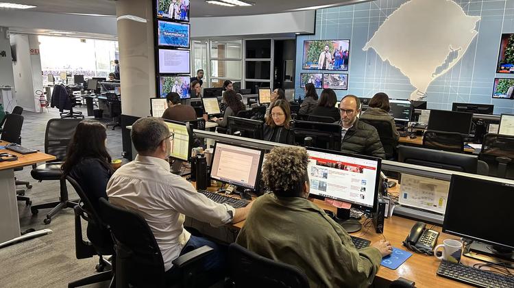 Espelho, barrigada e furo: vídeo explica expressões usadas nos bastidores do jornalismo