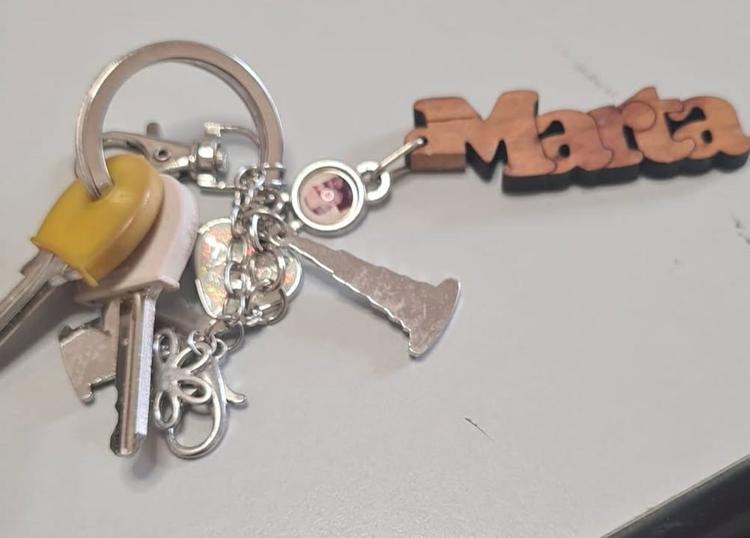 Comunichiamo che è stato trovato un mazzo di chiavi nei pressi di Via Grenchen (Piano Mole). Chi lo riconosce può ritira...