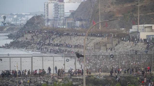 Tragédia na fronteira: sobe para 19 o número de migrantes mortos em Ceuta
