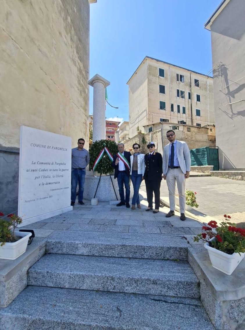 Oggi, a Parghelia l' Amministrazione comunale ha ricordato il significato e i valori del 25 Aprile. Il Sindaco, accompag...