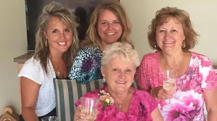 'Happy hour das avós': mulher de 82 anos consegue mudança em lei americana para beber em casa de repouso