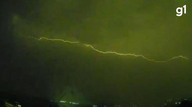 VÍDEO: Santa Maria registra mais de 600 raios em 24h