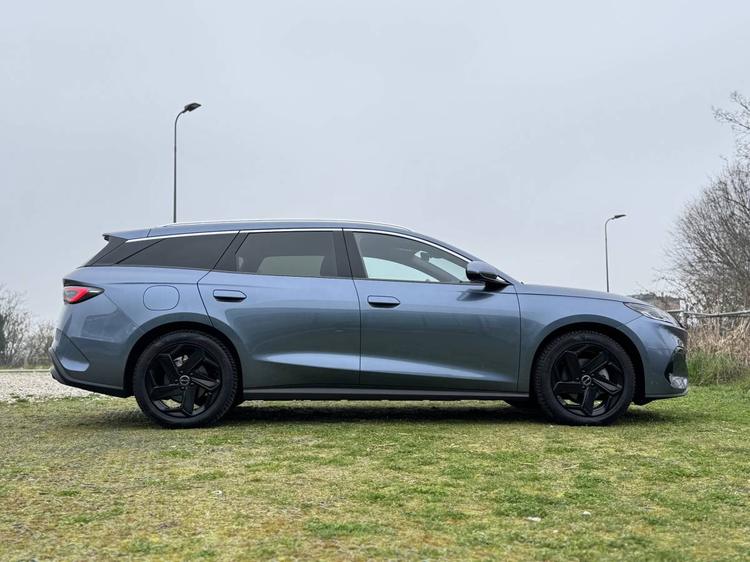 BYD Seal 6 DM-i Touring: la wagon cinese ibrida che pensa in grande
